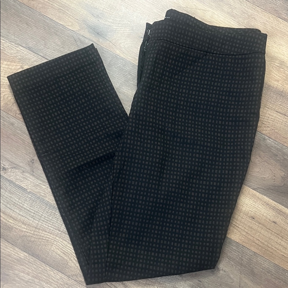 Worthington black & brown low rise, slim fit dress Pants sz 8